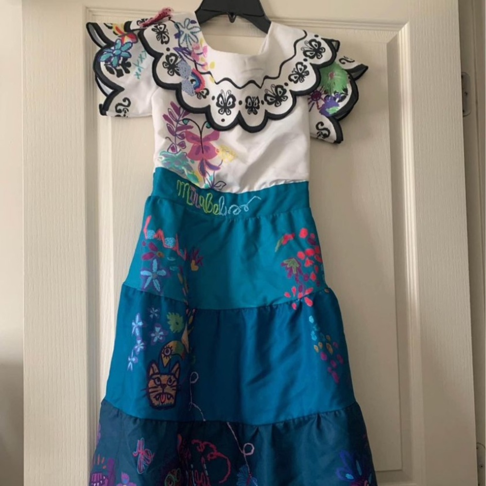 Maribel encanto dress size 7/8